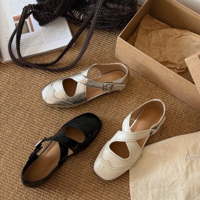 Loafer Flat Women - รองเท้าส้นเตี้ยแบบแมรี่เจนลายดอกไม้สไตล์เรโทร สายรัดไขว้แบบหัวเข็มขัด ดีไซน์โปร่ง ทันสมัย สวมใส่ง่าย หัวรองเท้าทรงกลม