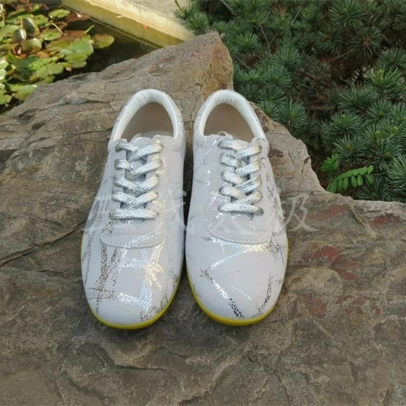 รองเท้าศิลปะการต่อสู้ขายดีปี 2 - Women'S Shoes Vs Men'S Size บทวิจารณ์และราคา